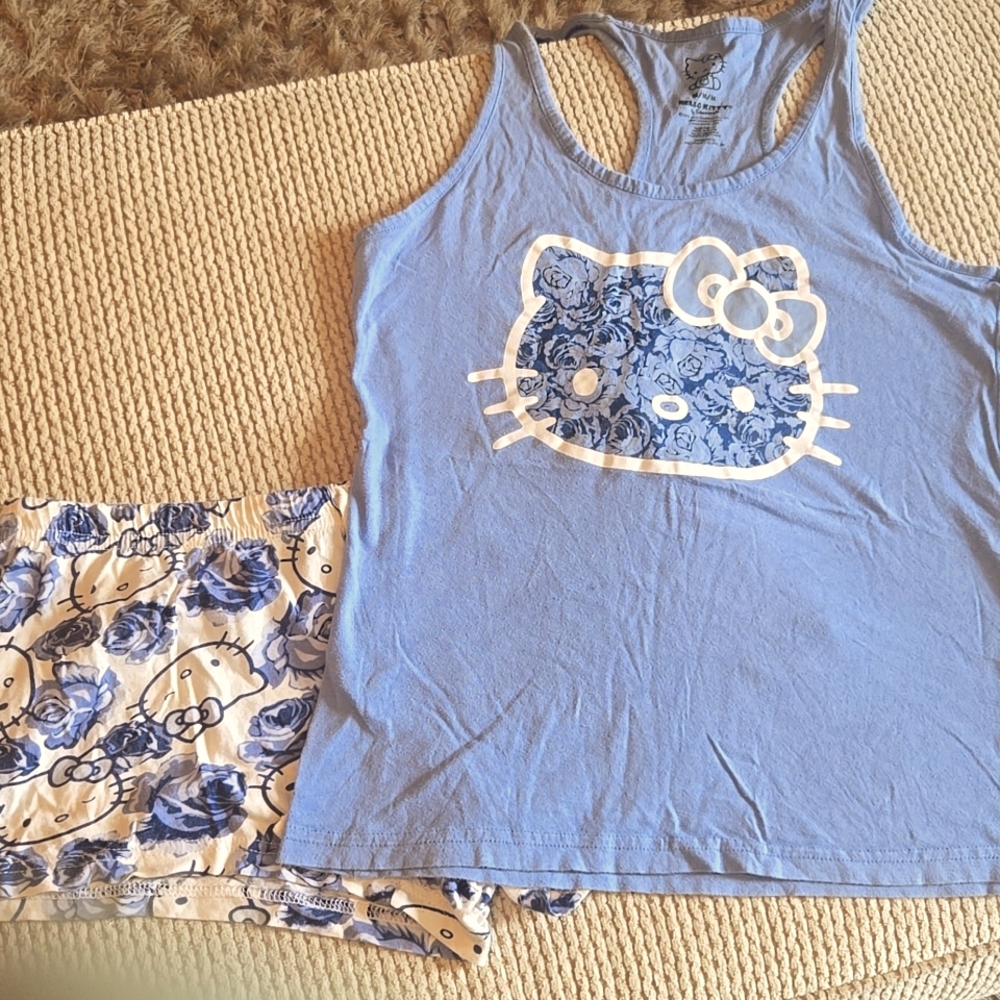 Light worn ladies Hello Kitty sleepwear